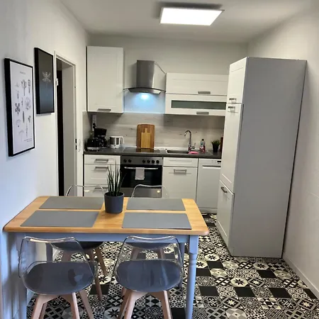 Moderne, Helle Terrassenwohnung Im Kurort באד הרנאלב